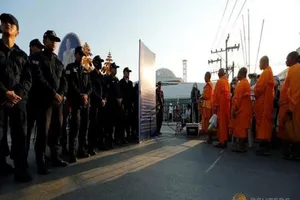 4.000 cảnh sát vây bắt sư trụ trì bị nghi rửa tiền