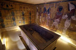 Tiếp tục tìm kiếm mật thất trong mộ vua Tutankhamun