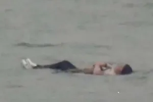 Nhảy sông tự tử bất thành... vì quá mập