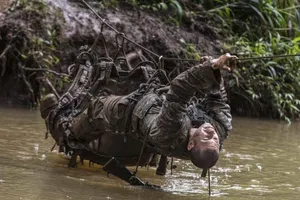 Binh sĩ Mỹ khổ luyện trong rừng rậm Hawaii