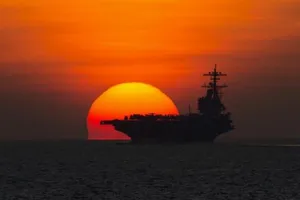 Tàu sân bay Mỹ bị 20 tàu chiến Iran ‘nghênh đón’