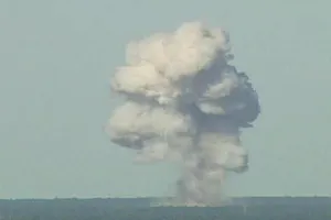 Siêu bom 10 tấn của Mỹ tiêu diệt 36 tay súng IS