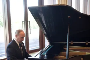 Mạng Trung Quốc phát cuồng vì ông Putin chơi piano