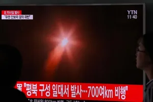 Triều Tiên ‘chớp thời cơ’ phóng tên lửa