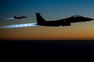 Liên quân Mỹ không kích đoàn xe chính phủ Syria