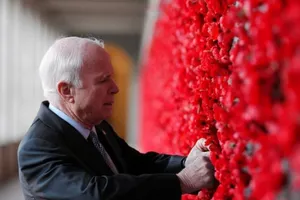 Ông McCain nói ông Putin 'nguy hiểm hơn cả IS'