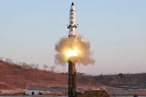 Liên tiếp thử tên lửa: Triều Tiên tạo chiếc ô hạt nhân