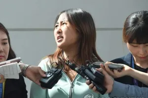 Con gái bạn thân bà Park bị bắt ngay trên máy bay