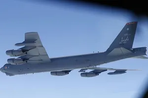Nga tung Su-27 chặn oanh tạc cơ B-52 của Mỹ 