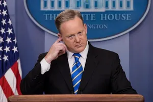 Vì sao ông Sean Spicer dần 'biến mất' khỏi ống kính?