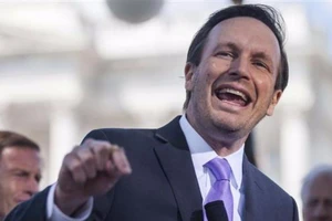 Nghị sĩ Mỹ cảnh báo giao tranh với Nga, Iran