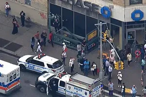 Tàu điện ngầm trật đường ray, 34 người bị thương