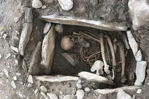 Tìm thấy xương người khổng lồ 5.000 tuổi ở Trung Quốc