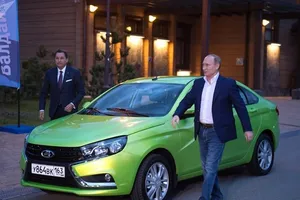 Lộ diện mẫu 'xế hộp' ưa thích của ông Putin