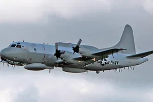 2 phi cơ Trung Quốc chặn đầu máy bay trinh sát Mỹ