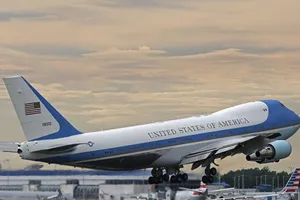 Mỹ tậu cho ông Trump 2 máy bay bán hụt cho Nga