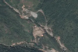 Lo núi phóng xạ Triều Tiên sụp đổ, lan sang Trung Quốc