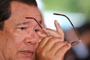 Ông Hun Sen dọa giải thể đảng đối lập Campuchia