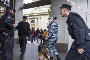 Bị đe dọa có bom, 100.000 người Nga sơ tán khẩn