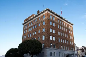 Nga tức giận bị Mỹ tháo cờ khỏi tổng lãnh sự quán