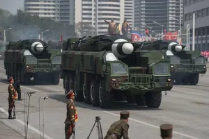 Triều Tiên sẽ duyệt binh với hàng trăm tên lửa?
