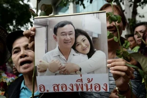 Anh em bà Yingluck xuất hiện ở Singapore