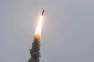 Syria tìm thấy 2 tên lửa chưa nổ sau không kích của Mỹ