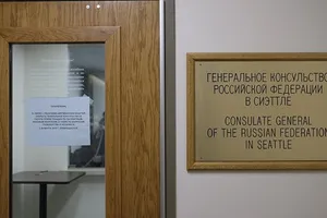 Mỹ bị tố phá khóa cửa xông vào lãnh sự quán Nga