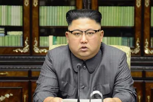Ông Kim Jong-un bật khóc vì kinh tế yếu kém?