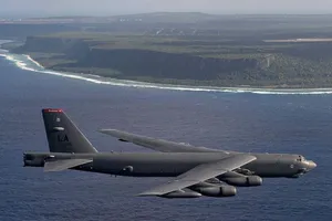 Mỹ điều 2 oanh tạc cơ B-52 bay gần Trường Sa