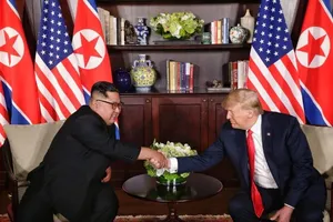 Hai ông Trump - Kim đang gặp riêng