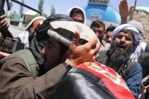 Sốc: Taliban bắt tay, ôm lực lượng Afghanistan, IS 'phá đám'