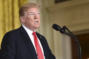 Ông Trump kéo dài trừng phạt Triều Tiên thêm 1 năm