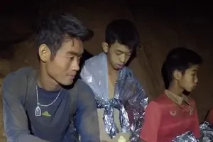 Đội bóng nhí Thái Lan chia thành 4 nhóm rời hang