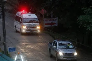 2 thành viên đầu tiên đội bóng Thái Lan ra khỏi hang