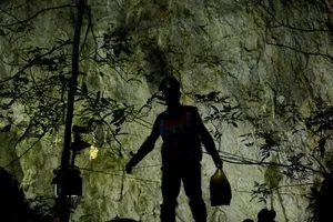 Những người hùng thầm lặng giải cứu đội bóng nhí Thái Lan