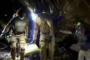 Video: Tiết lộ cách giải cứu đội bóng nhí Thái Lan