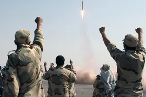 Iran cảnh báo chiến tranh sẽ phá hủy mọi thứ ông Trump có