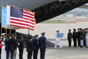 Máy bay Mỹ đến Triều Tiên tiếp nhận 55 bộ hài cốt binh sĩ