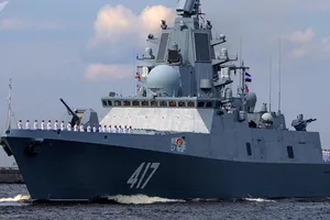  Giữa 40 tàu chiến Nga tham gia duyệt binh, có một 'ngôi sao'