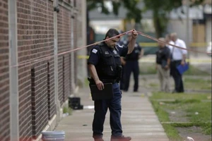 Trong 14 giờ ở Chicago: 44 phát đạn, 5 người thiệt mạng