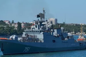 Tàu chiến Nga theo dõi tàu ngầm Mỹ lấy thông số kỹ thuật