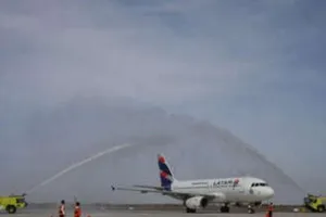 9 máy bay hạ cánh khẩn vì đe dọa có bom