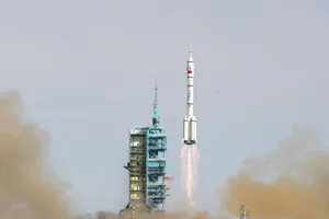  Khoảnh khắc tên lửa Trung Quốc phóng thất bại