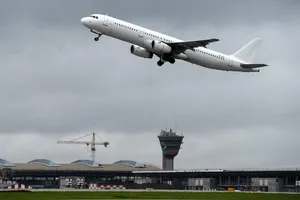 Người đàn ông chạy vào đường băng, bị máy bay đâm tử vong