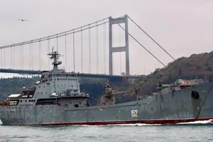 Tàu chiến Nga chở lượng lớn vũ khí tiến về Syria