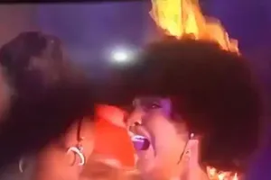 Hoa hậu châu Phi bốc cháy khi đăng quang