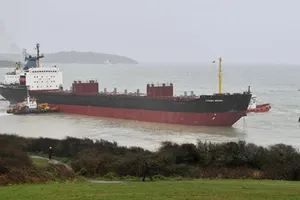 Anh bắt giữ tàu chở hàng của Nga