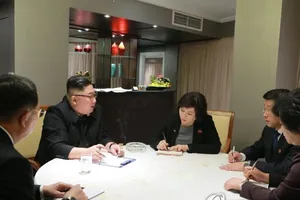 Ông Kim Jong-un họp chiến lược khi vừa đến Hà Nội