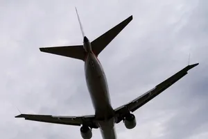 2 lần Boeing 737 MAX 8 chúi mũi xuống đất, hạ độ cao đột ngột